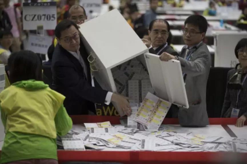 乱局中的区议会选举前瞻