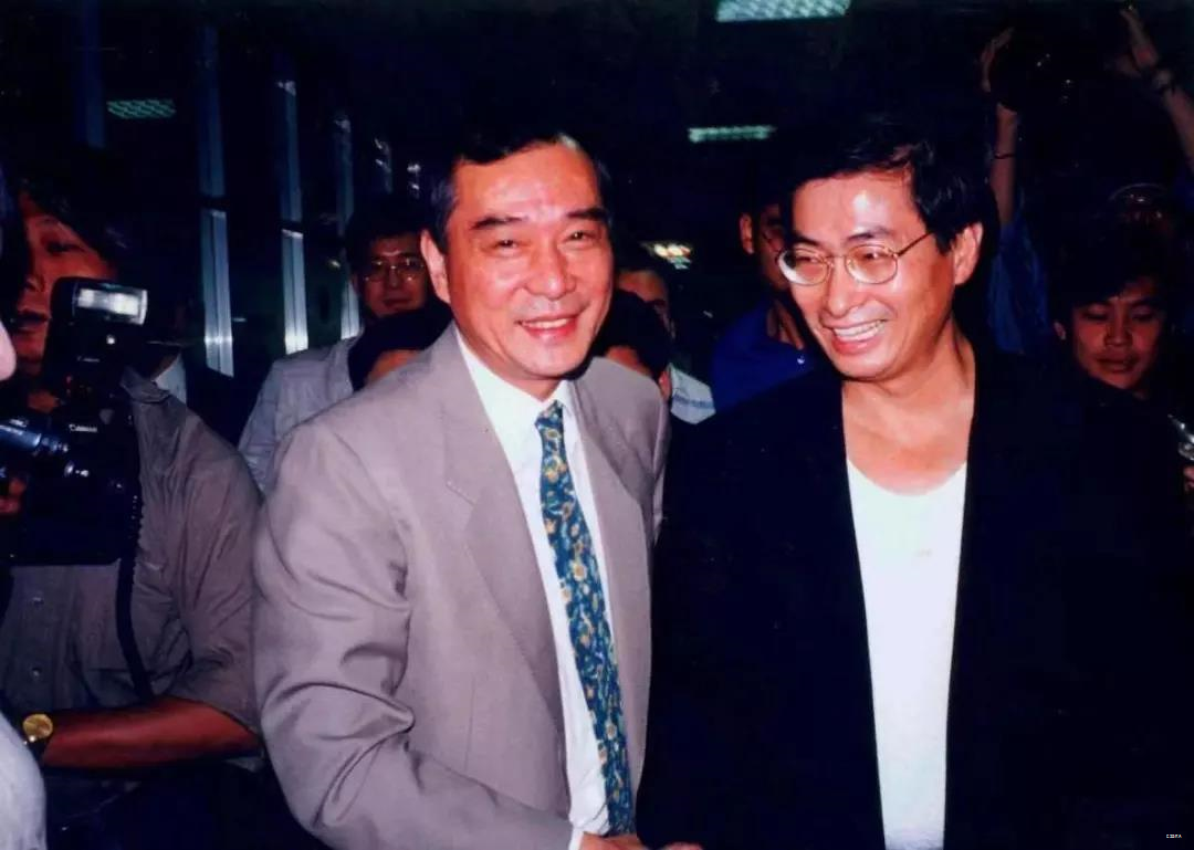 (1995年江南案后,张安乐(右)在美国坐牢10年后回台,与好友"旱鸭子"