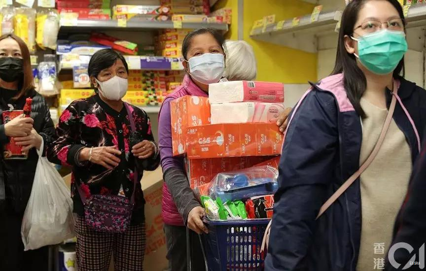 惊慌的香港为何频频失措？