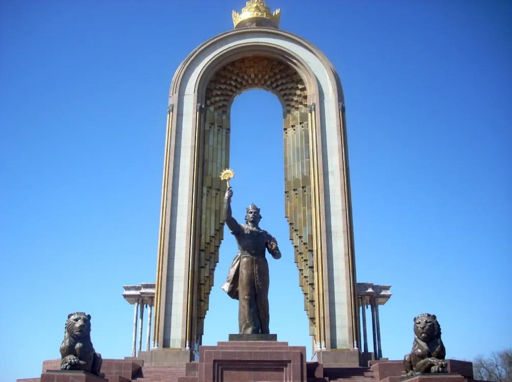 索莫尼由此可见,形形色色的雕像不仅是城市景观,更是一座城市的灵魂