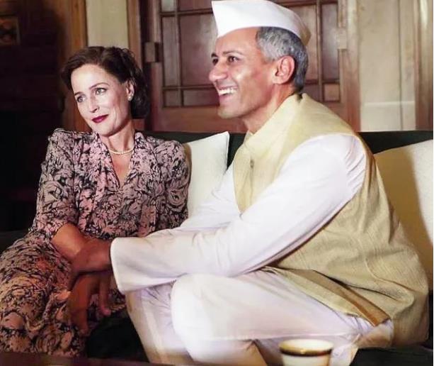 蒙巴顿夫人与风流倜傥的尼赫鲁 (《总督之屋》剧照)