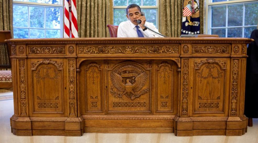 1961年,"坚毅桌"被时任总统肯尼迪用作在椭圆形办公室使用的办公桌.