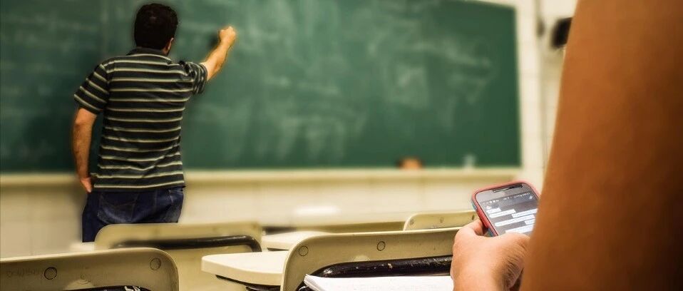 忍无可忍上课禁用手机后，选我课的本科生锐减2/3