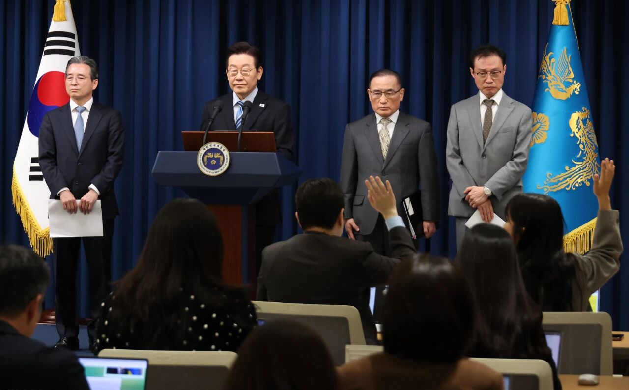 王付东：韩国拟建核潜艇，影响不容小觑