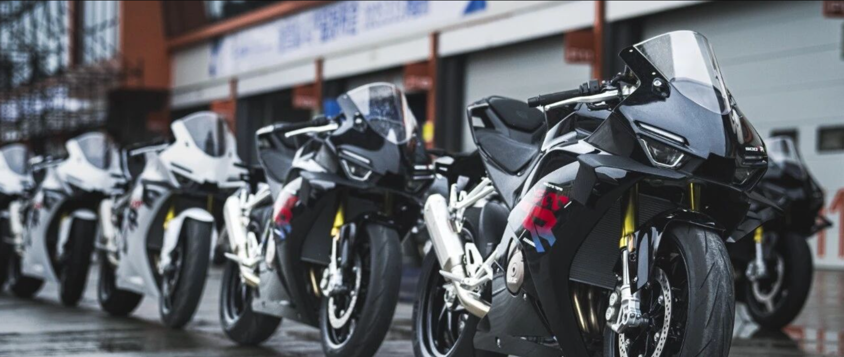 我的博导也是干摩托车发动机的，他为什么没干出来