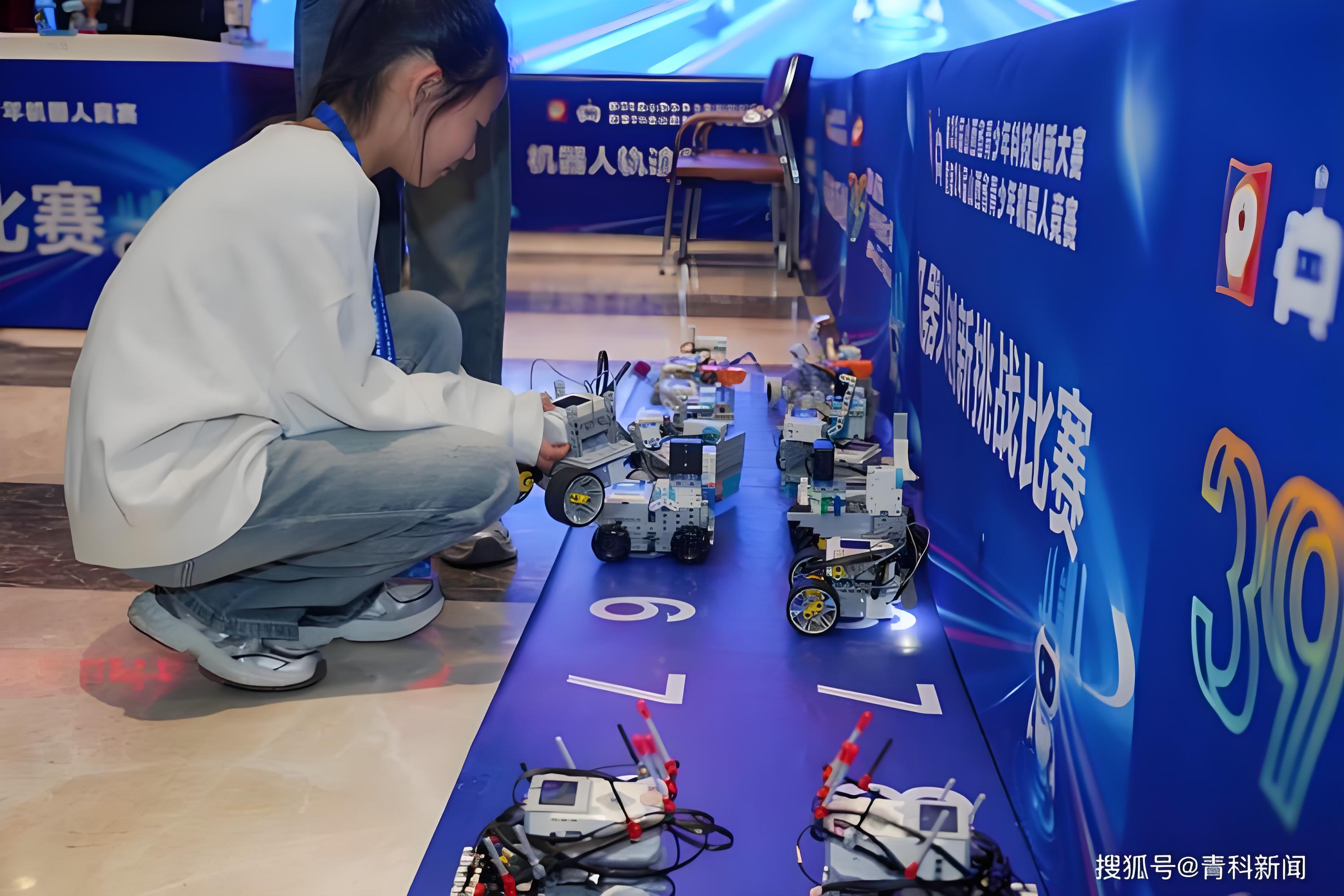 基于交叉评阅及专家赋权的大规模创新型竞赛评审方案