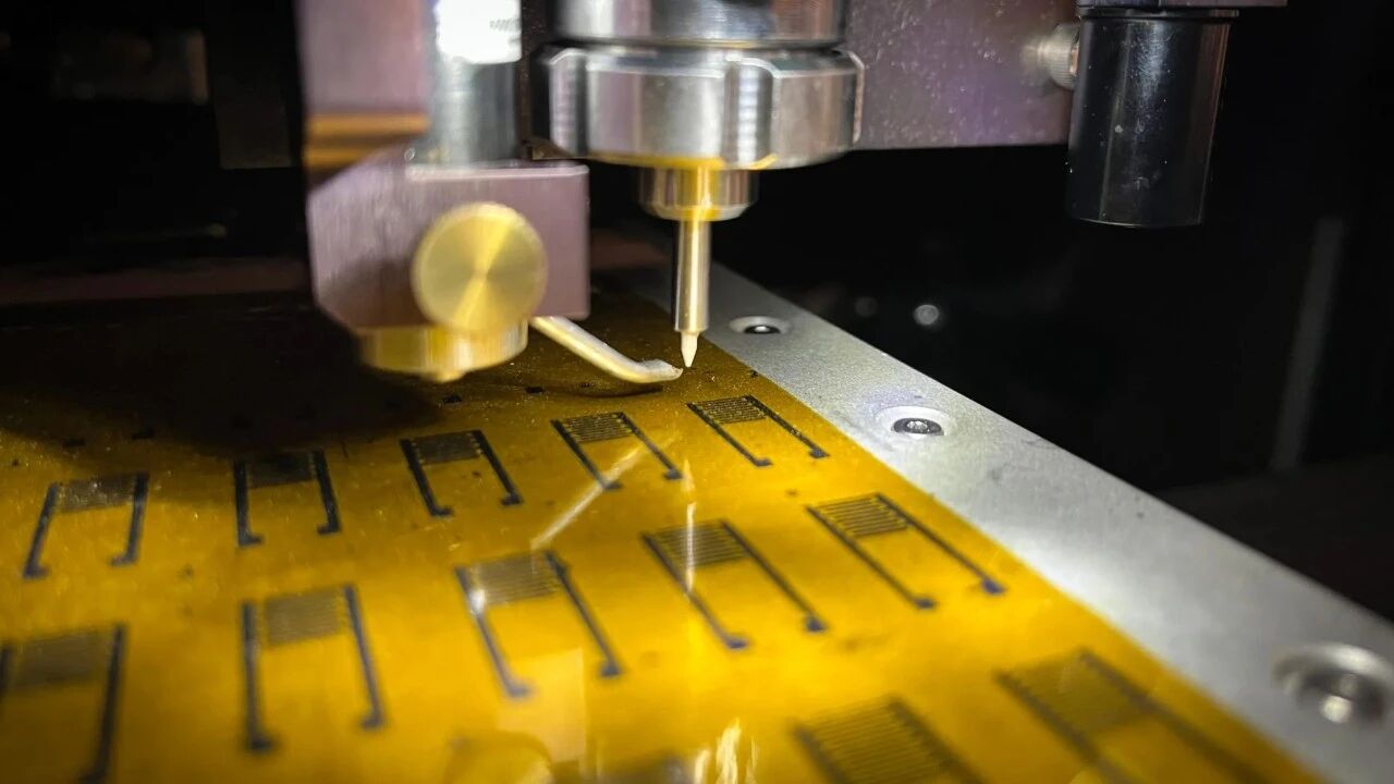 人造神经元成功与活脑细胞“对话”，可用于脑机接口